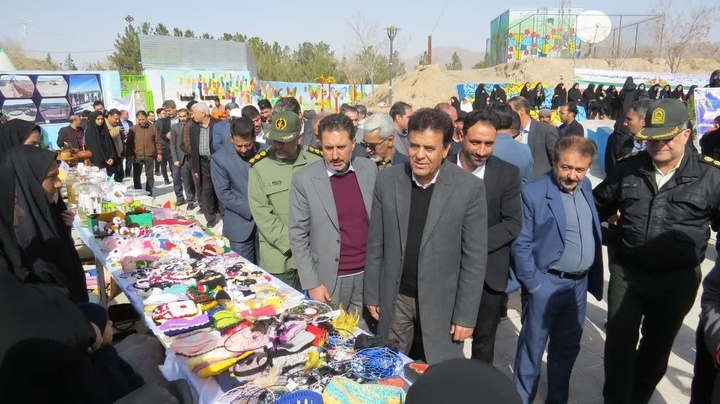 افتتاح نمایشگاه صنایع‌دستی و جشنواره سوغات در شهرستان باخرز