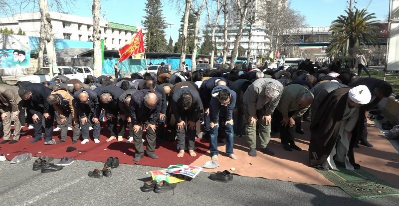 اقامه نماز جماعت بعد از راهپیمایی امروز