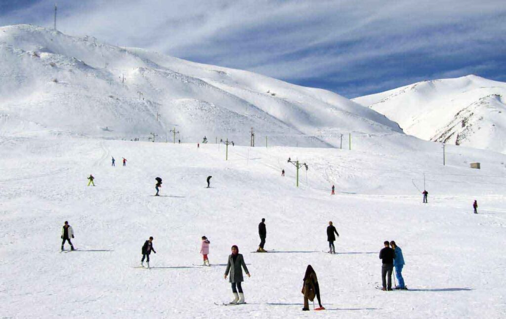 رقابت اسکی بازان درپیست اسکی خوشاکوی ارومیه