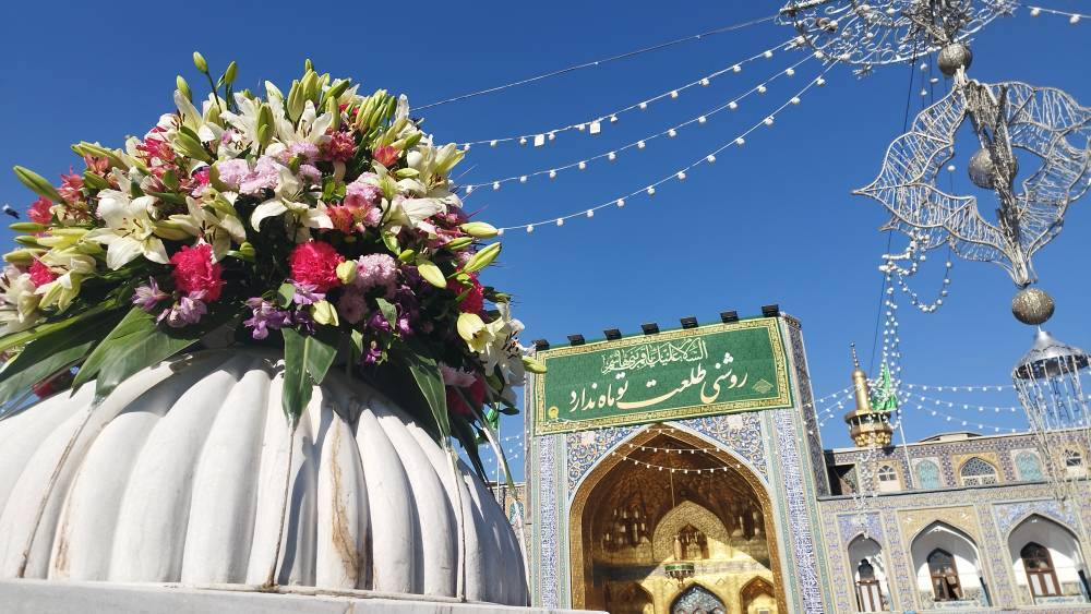 جشن گل و نور همزمان با میلاد امام حسین(ع) در حرم مطهر رضوی