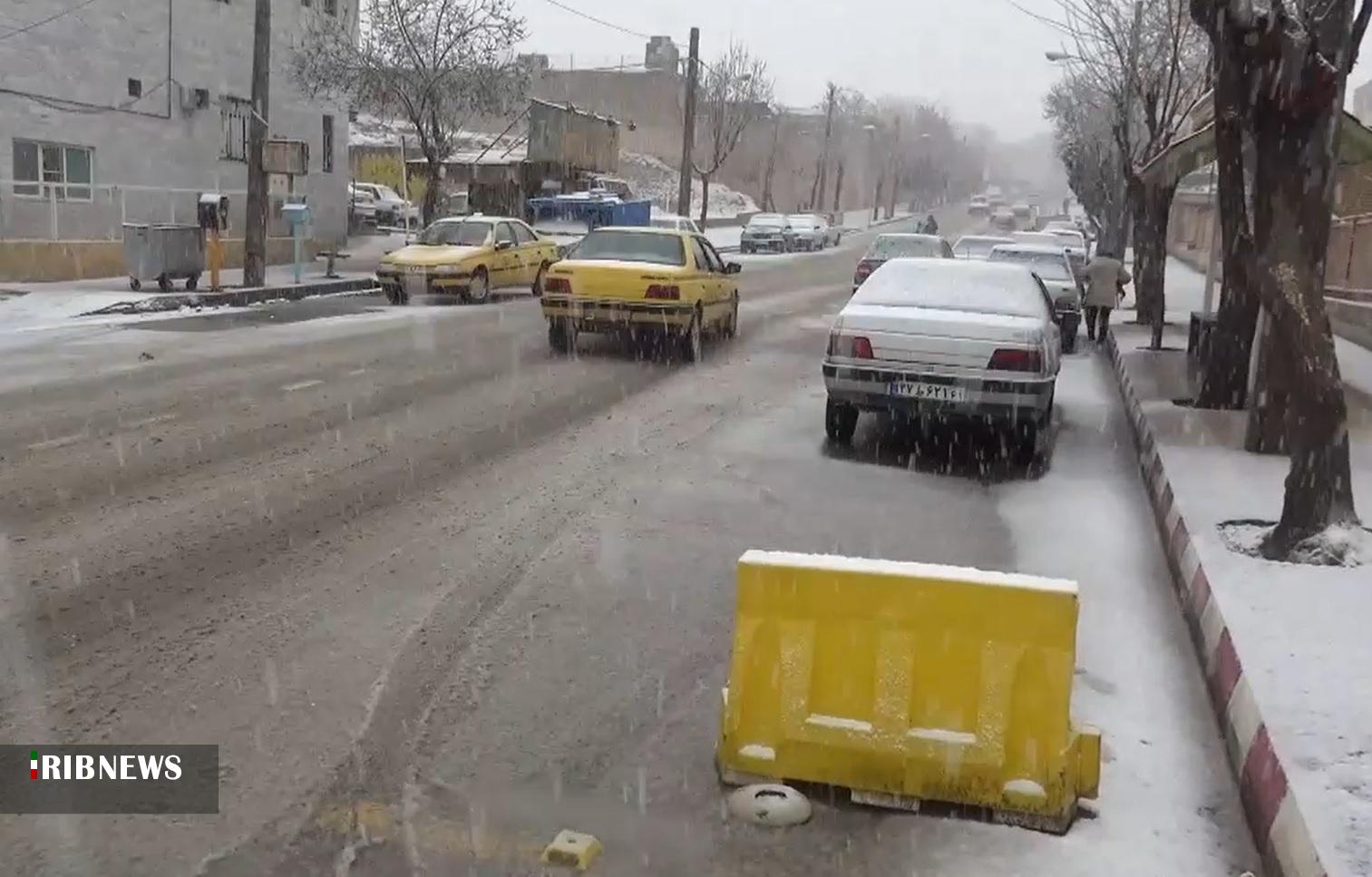 راه‌های کردستان باز، اما تردد فقط با زنجیر چرخ امکان‌پذیر است