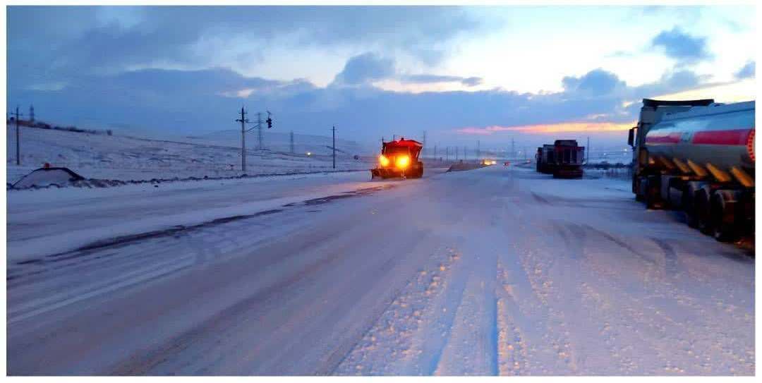 برف روبی بیش از یک هزار کیلومتر از جاده های آذربایجان‌غربی