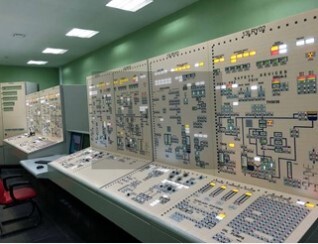 عملیاتی شدن شبیه‌ساز اتاق کنترل اضطراری در نیروگاه اتمی بوشهر  (ویترین / منبع : سازمان انرژی اتمی ایران )