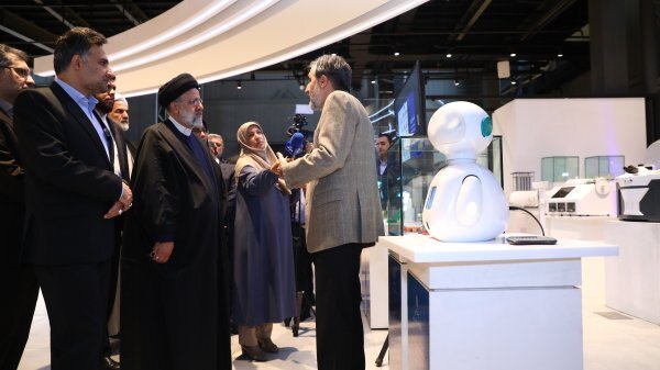 ** بازدید رئیس جمهور از خانه نوآوری و فناوری ایران
