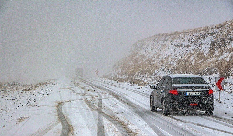 ضرورت همراه داشتن تجهیزات زمستانی در جاده‌های آذربایجان‌غربی