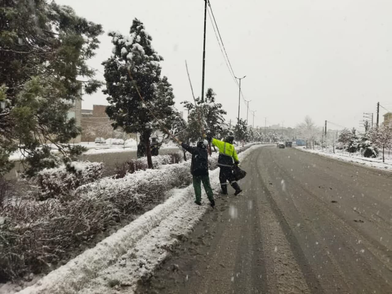 آماده باش کامل نیروهای شهرداری ارومیه برای مدیریت بارش برف