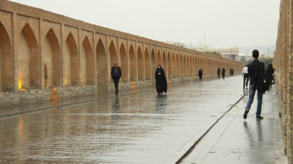 بالاخره آسمان در قلب نصف جهان می‌بارد؟