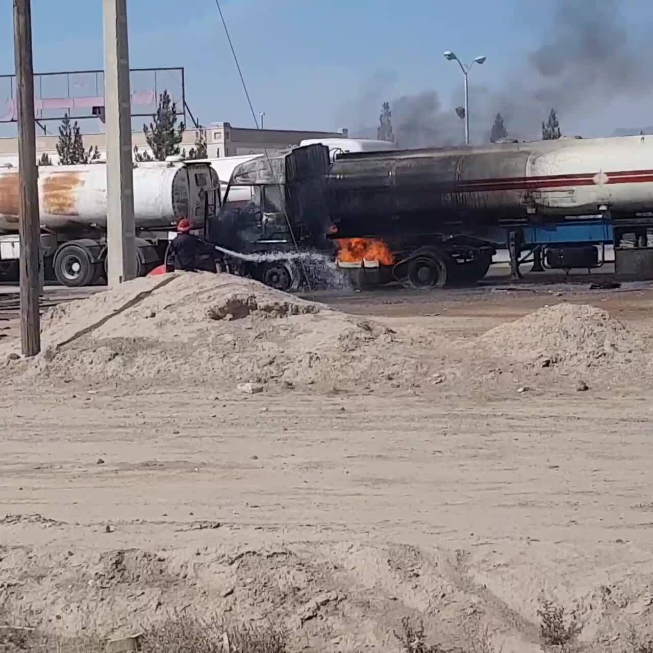 آتش گرفتن تانکر حمل سوخت در جایگاه سوخت خاطره شهرستان خوسف