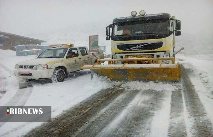 مسدود شدن گردنه گله بادوش الیگودرز بر اثر برف