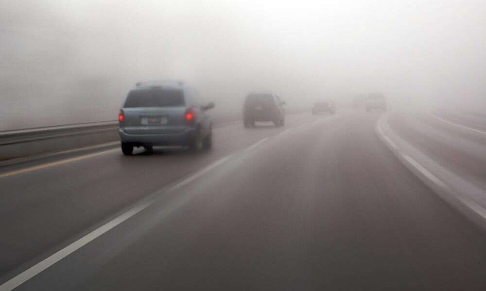 برخی جاده‌های خراسان رضوی بارانی و مه آلود است