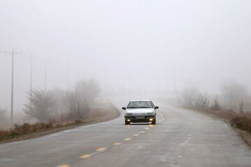 مه آلود و بارانی بودن برخی جاده‌های خراسان رضوی