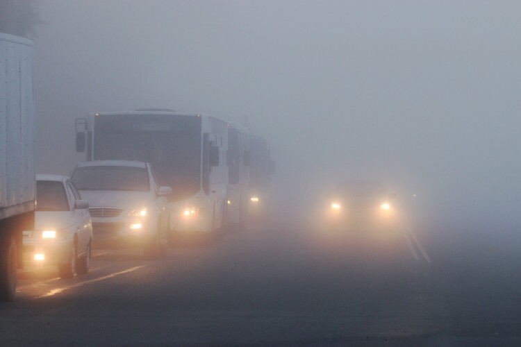 مه غلیظ وسعت دید رانندگان را در گردنه اسدآباد کاهش داد