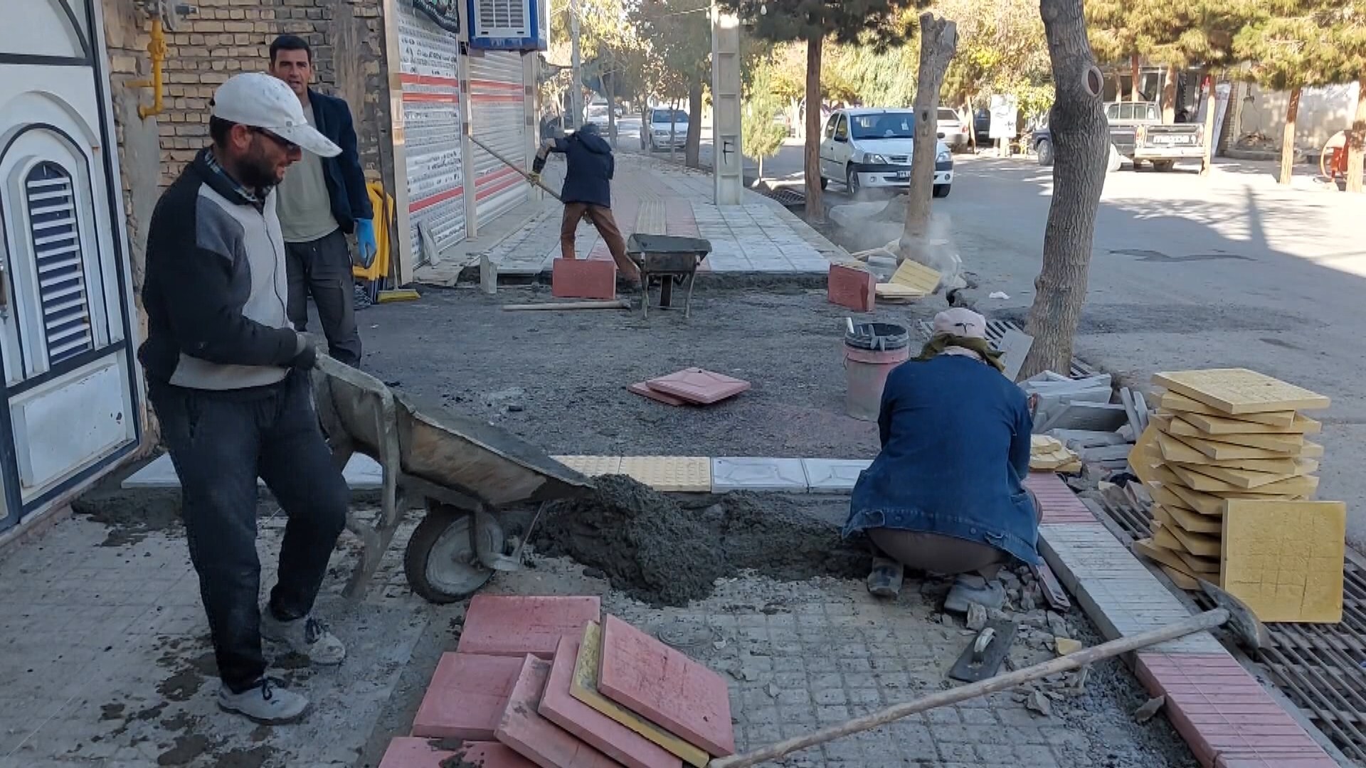 اجرای طرح سنگ فرش، بهسازی و مناسب سازی فضای شهری در ورزنه