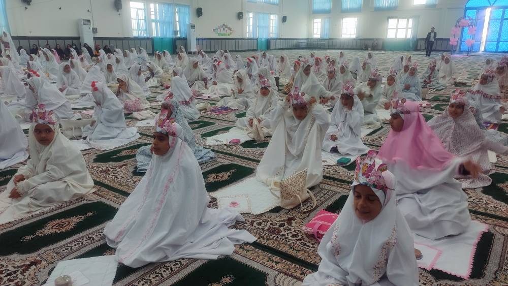 برگزاری جشن تکلیف 160 دانش آموز دختر در لنده