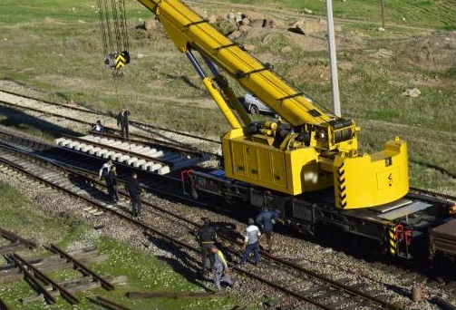 افزایش سیر ایمنی قطار‌ها با نصب سوزن بتنی در راه آهن زاگرس