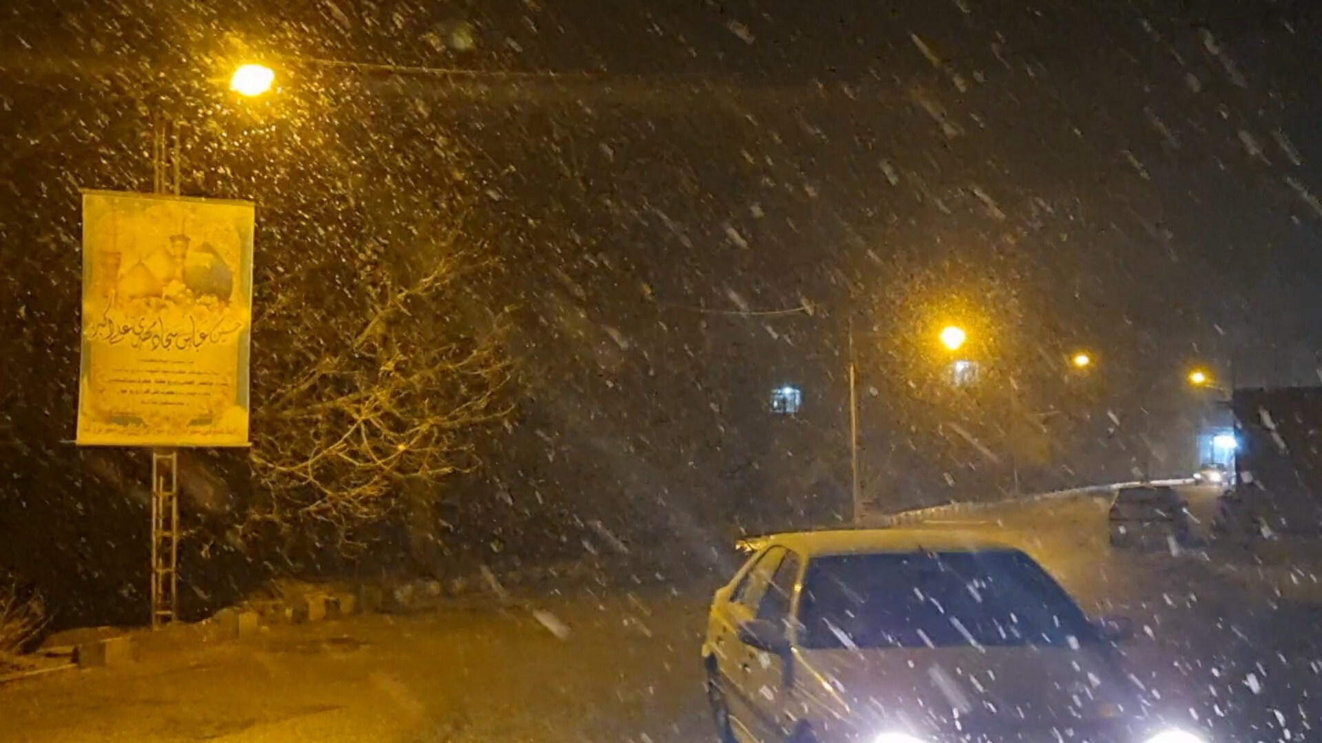بارش برف در شهر برزک کاشان