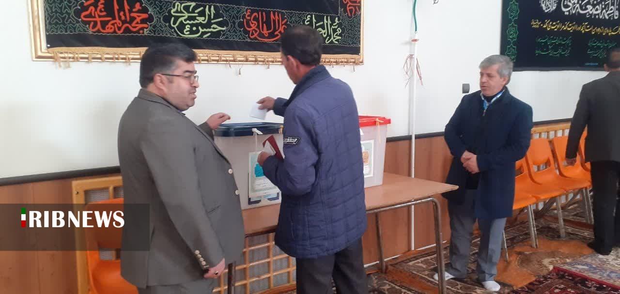 حضور مردم  شهرستان چالدران در ۶۷شعبه اخذ رای