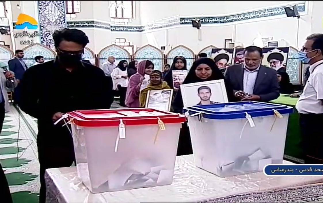 خانواده شهید مدافع حرم خلیل تختی نژاد رای دادند