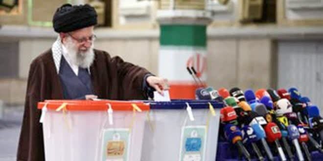 پخش زنده تصاویر حضور مقام معظم رهبری در پای صندوق رای