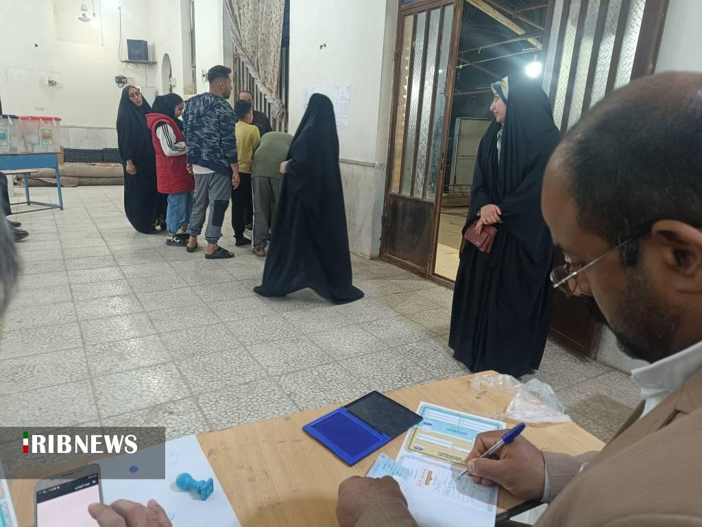 ادامه حماسه آفرینی خوزستانی ها در ساعات پایانی رای گیری