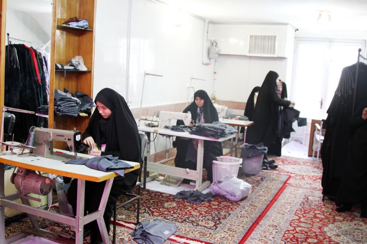 راه اندازی کارگاه خیاطی عفاف و حجاب در زیارتگاه شهید مدرس