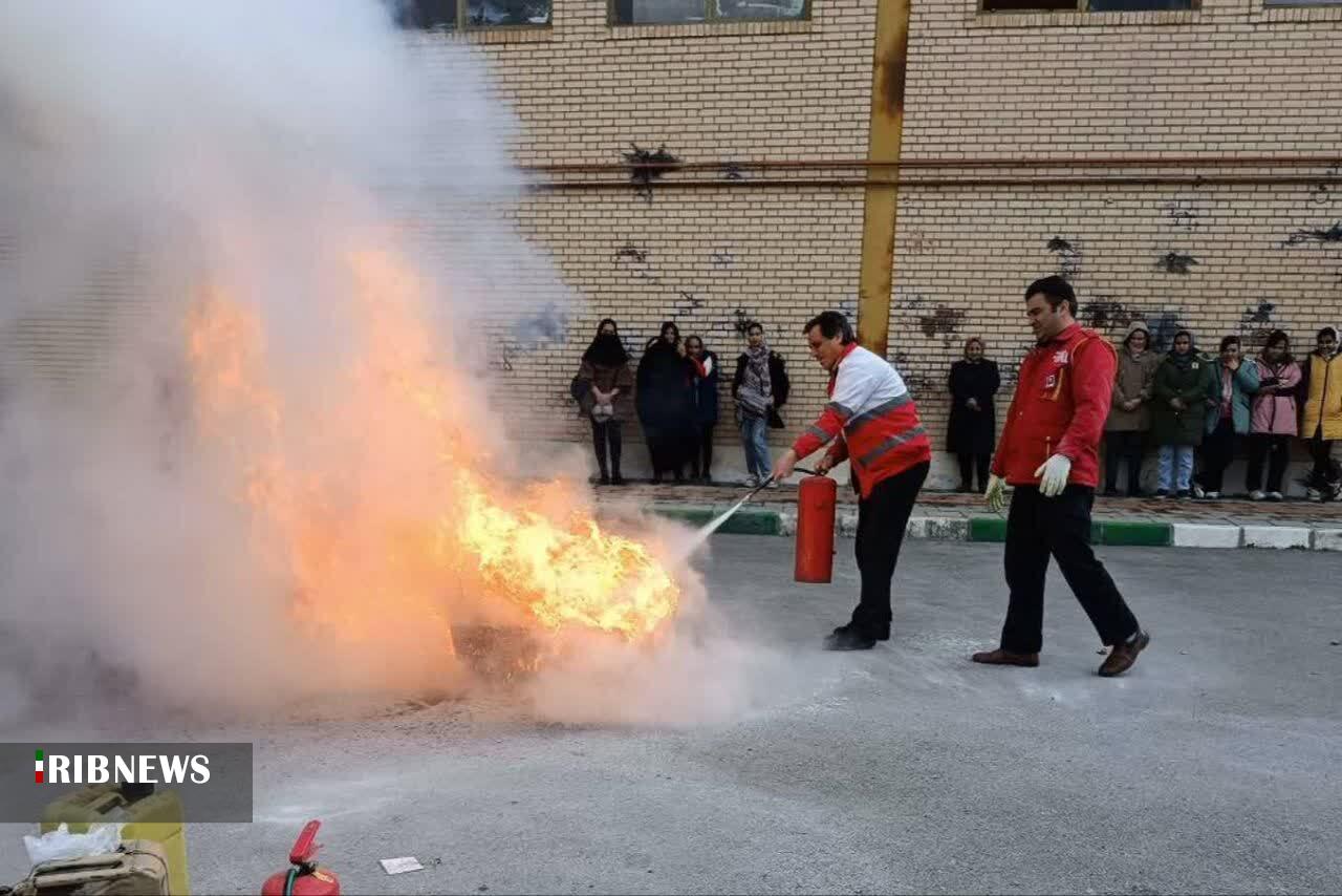 تمرین خروج ایمن در زمان آتش سوزی در آذربایجان شرقی