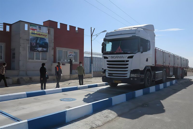 شناسایی ۵ هزار و ۶٩٠ مورد تخلف اضافه تناژ در جاده‌های آذربایجان غربی
