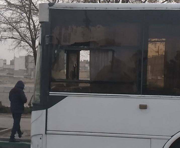 دستگیری ٣ متهم تخریب شیشه اتوبوس شهری در مشهد