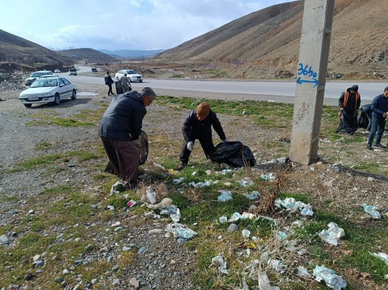 پاکسازی مسیر‌های مواصلاتی در شهرستان اشنویە 