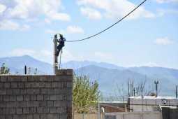 بهسازی و نوسازی شبکه برق ١٥٢ روستای آذربایجان غربی در قالب طرح بهارستان