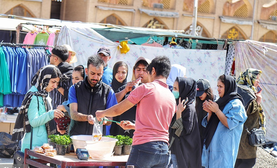 برپایی بازارچه موقت در میدان امام علی (ع) اصفهان