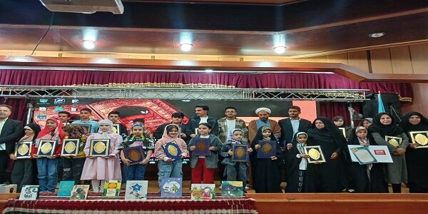 تجلیل از برتین های جشنواره کتابخوانی رضوی در یاسوج