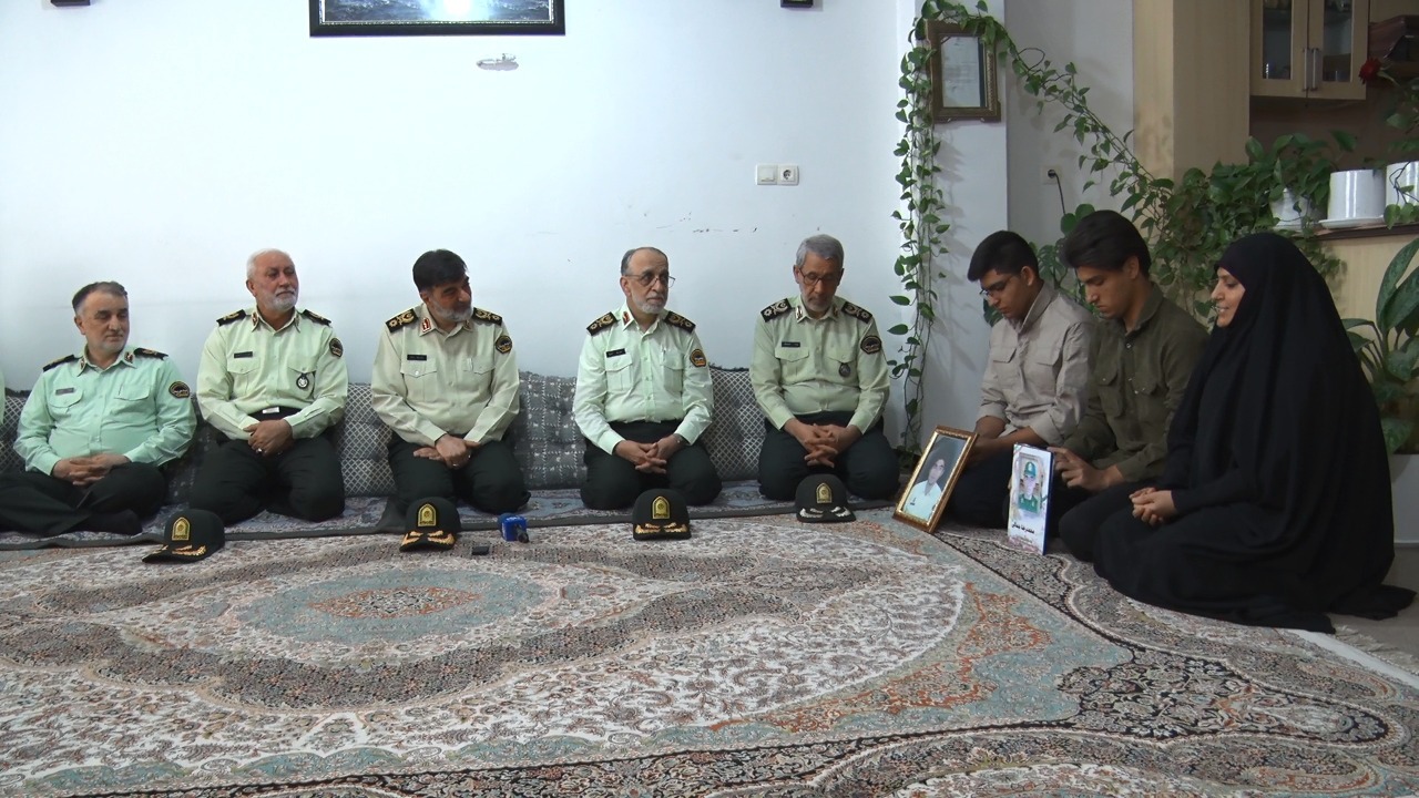 دیدار سردار رادان با خانواده شهید محمدرضا جمالی‌