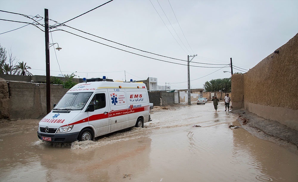لزوم تعیین مسیر‌های جایگزین برای تردد آمبولانس‌ها هنگام بارندگی در دزفول