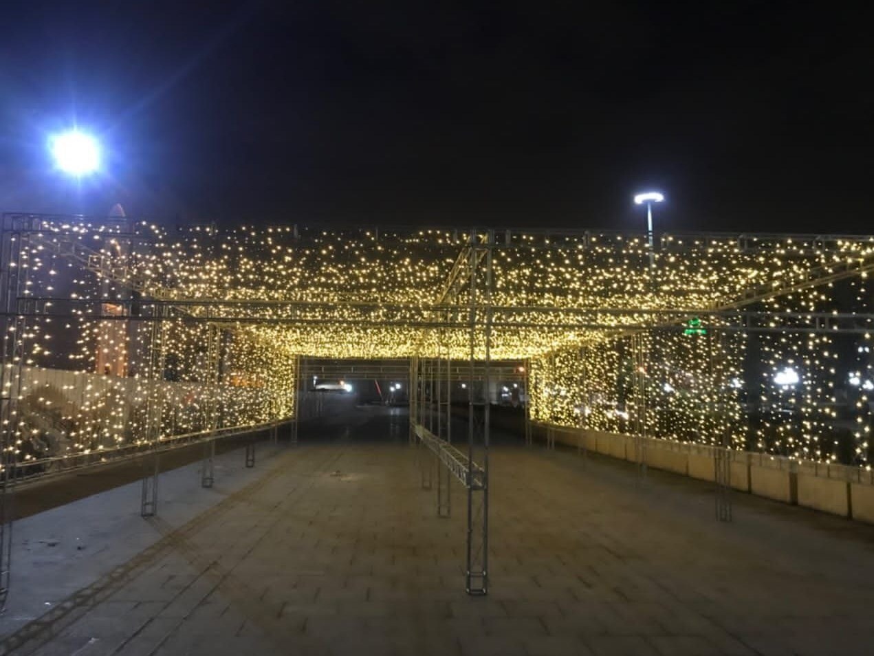 ایجاد تونل نوری در میدان امام خمینی