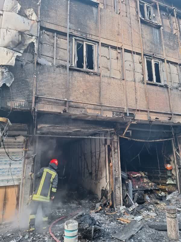آتش‌سوزی ۳باب مغازه و یک مهمانپذیر در بازار رضای مشهد
