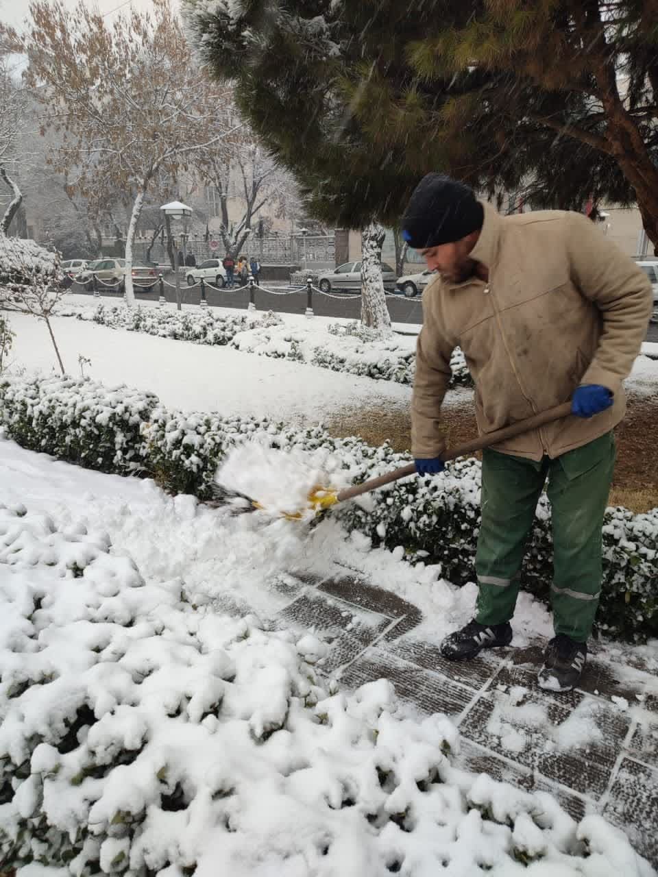 برف روبی معابر بوستان‌های بزرگ مشهد مقدس