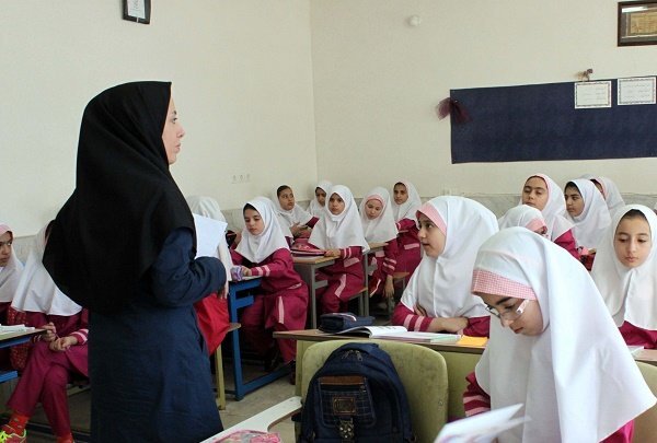 انتخاب ۱۵ معلم نمونه در خوزستان