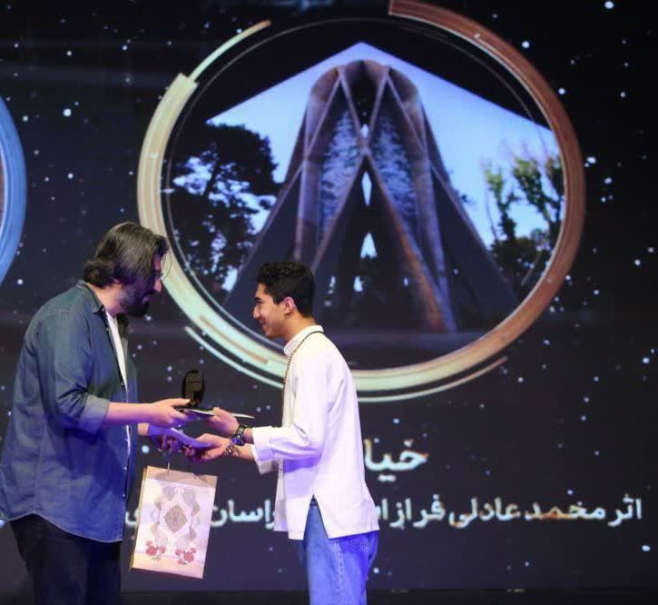 هنرمند عکاس نیشابوری رتبه اول جشنواره دانش‌آموزی مدرسه را کسب کرد