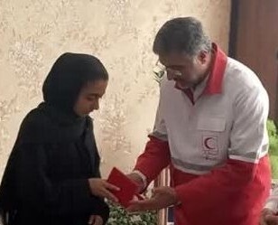 اهدای نشان داوطلب ارشد هلال احمر به خانواده شهید الداغی