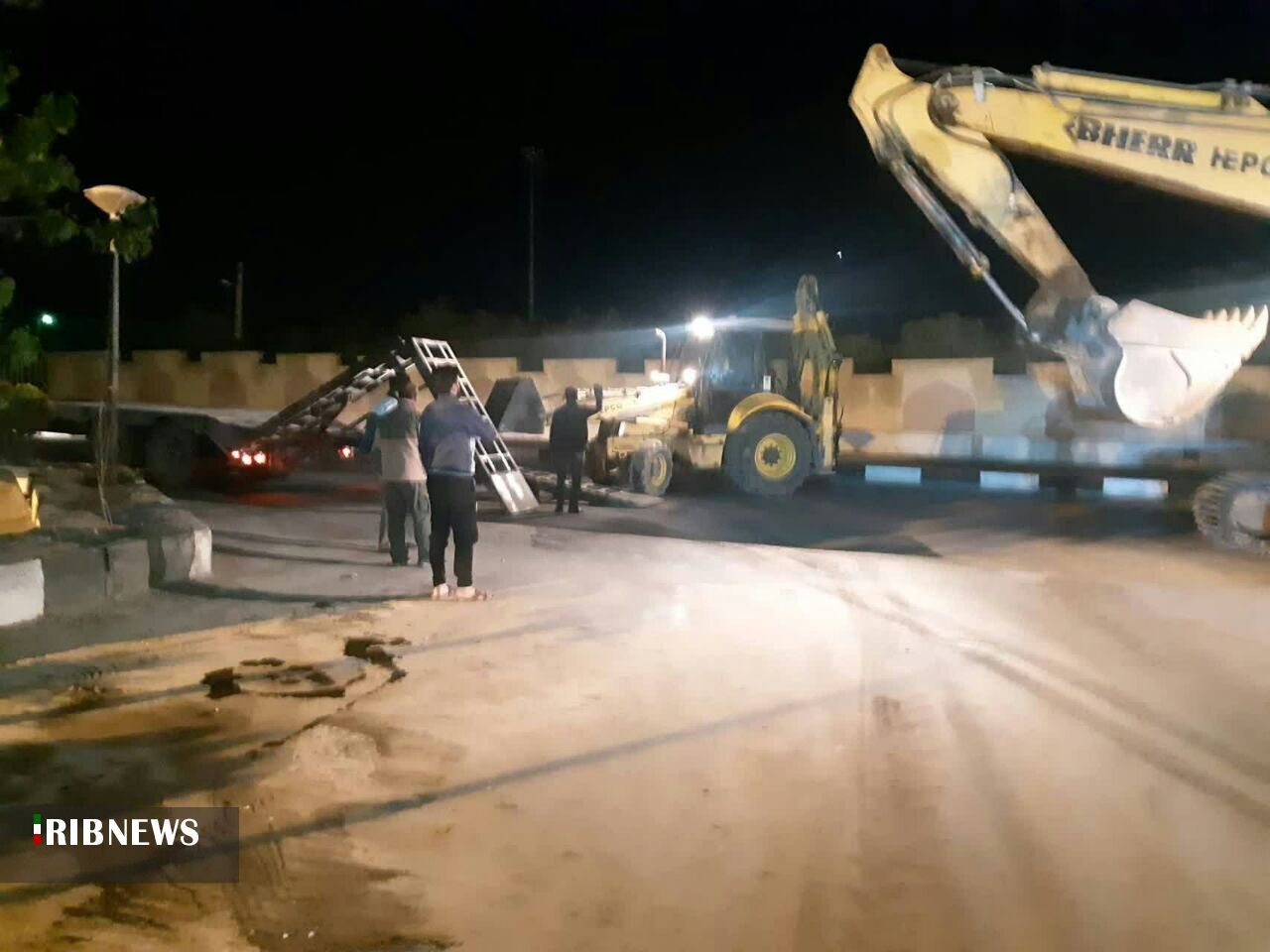 خیابان‌های خاکی اراک پس از برق رسانی به بیمارستان ولیعصر
