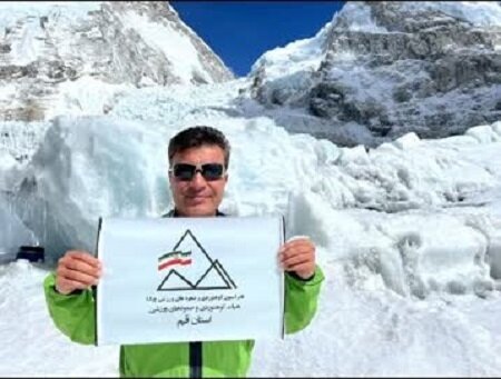 کوهنورد قمی قله لوتسه را فتح کرد