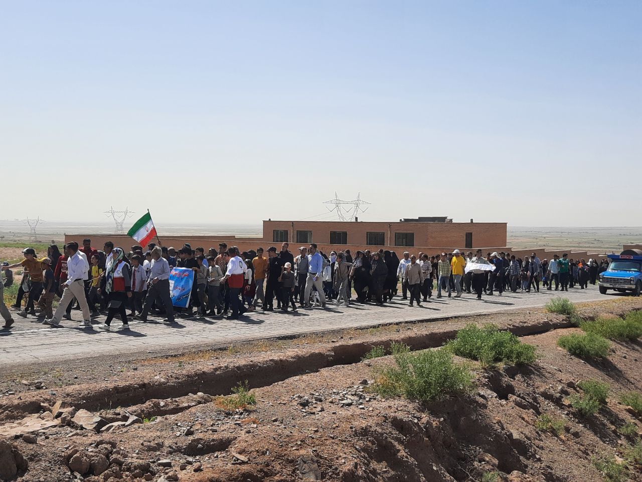 برگزاری همایش بزرگ پیاده روی خانوادگی در روستای سلیمانی فیروزه