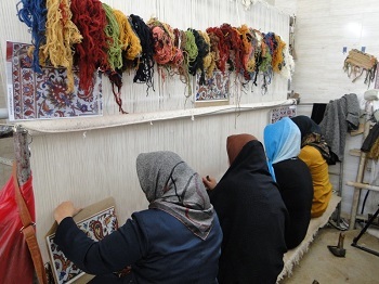 دوره های آموزش ارتقای مهارت قالی بافان در استان ایلام