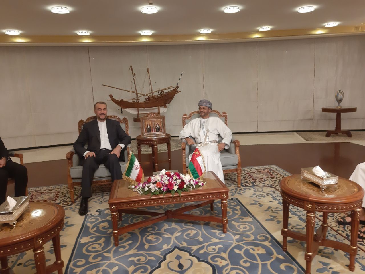 دیدار وزیر امور خارجه کشورمان با همتای عمانی
