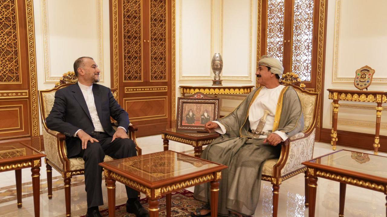 دیدار وزیر امور خارجه با وزیر مکتب سلطانی عمان