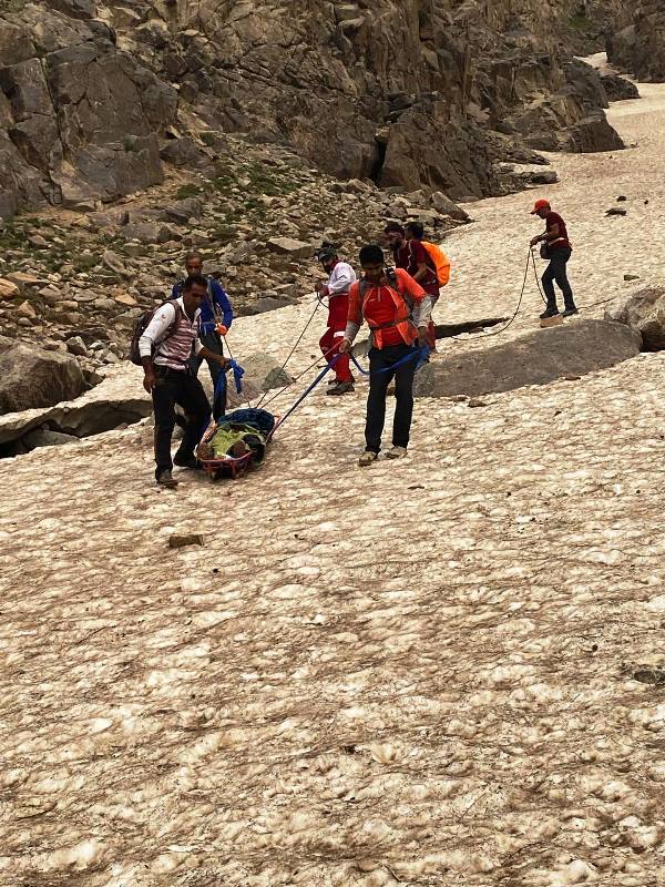 نجات بانو کوهنورد در ارتفاعات برفخانه طزرجان