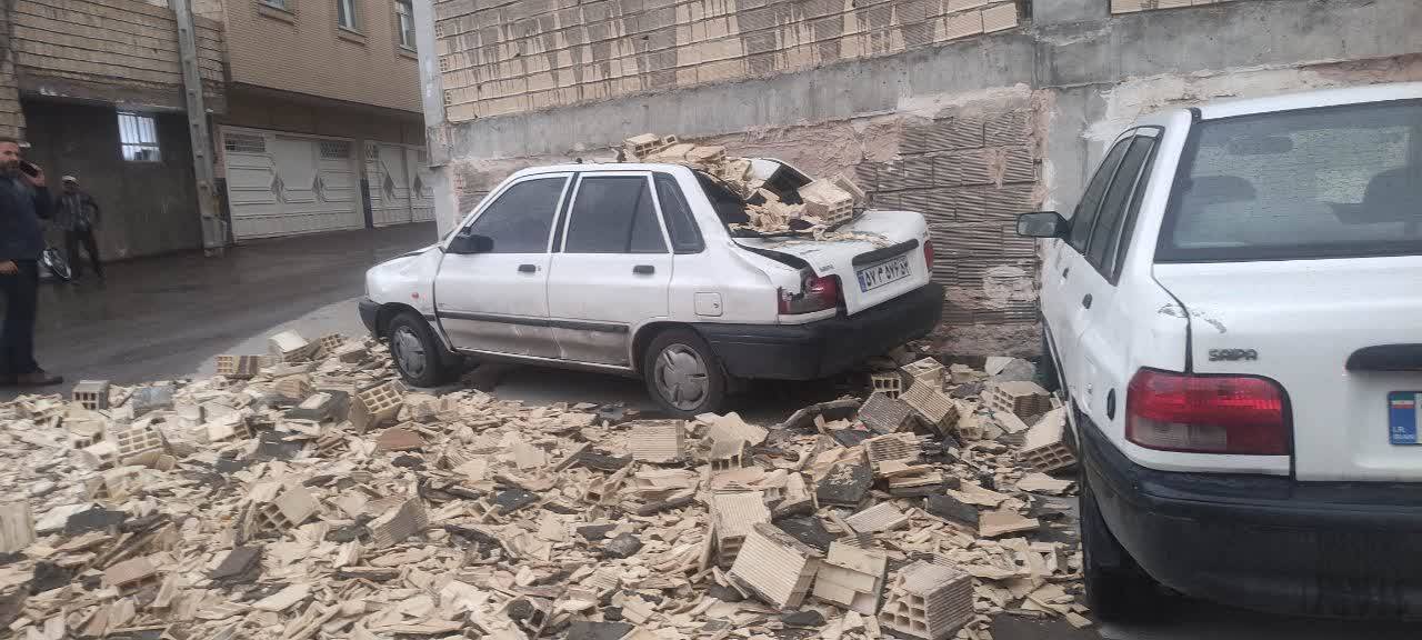 شش مصدوم بر اثر ریزش دیوار در دولت آباد برخوار