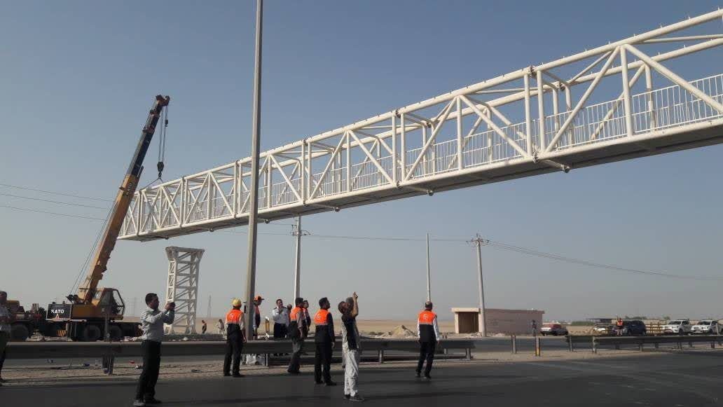 نصب پل عابر پیاده جدید در بزرگ‌راه بوشهر_برازجان