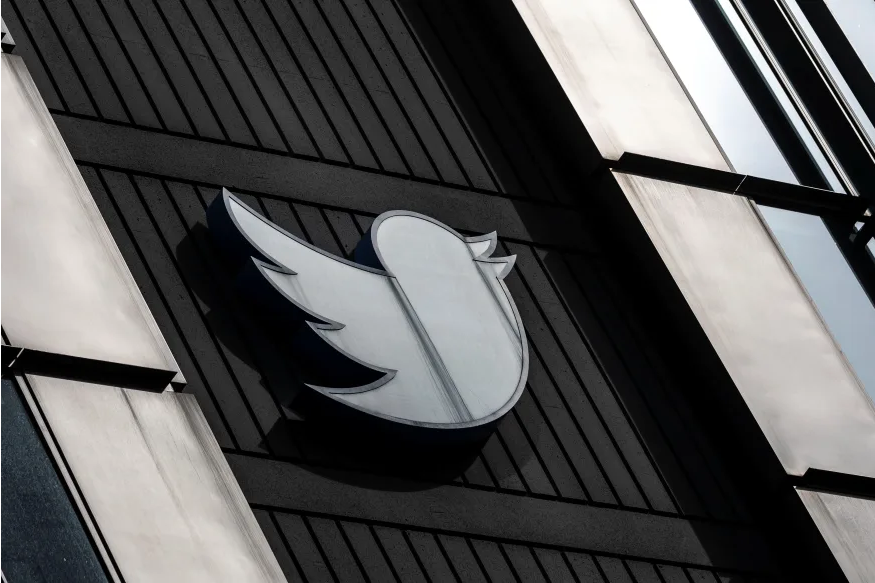 سناتورها به توییتر درباره امنیت داده ها و نگرانی های قانونی از زمان تصاحب ماسک هشدار می دهند